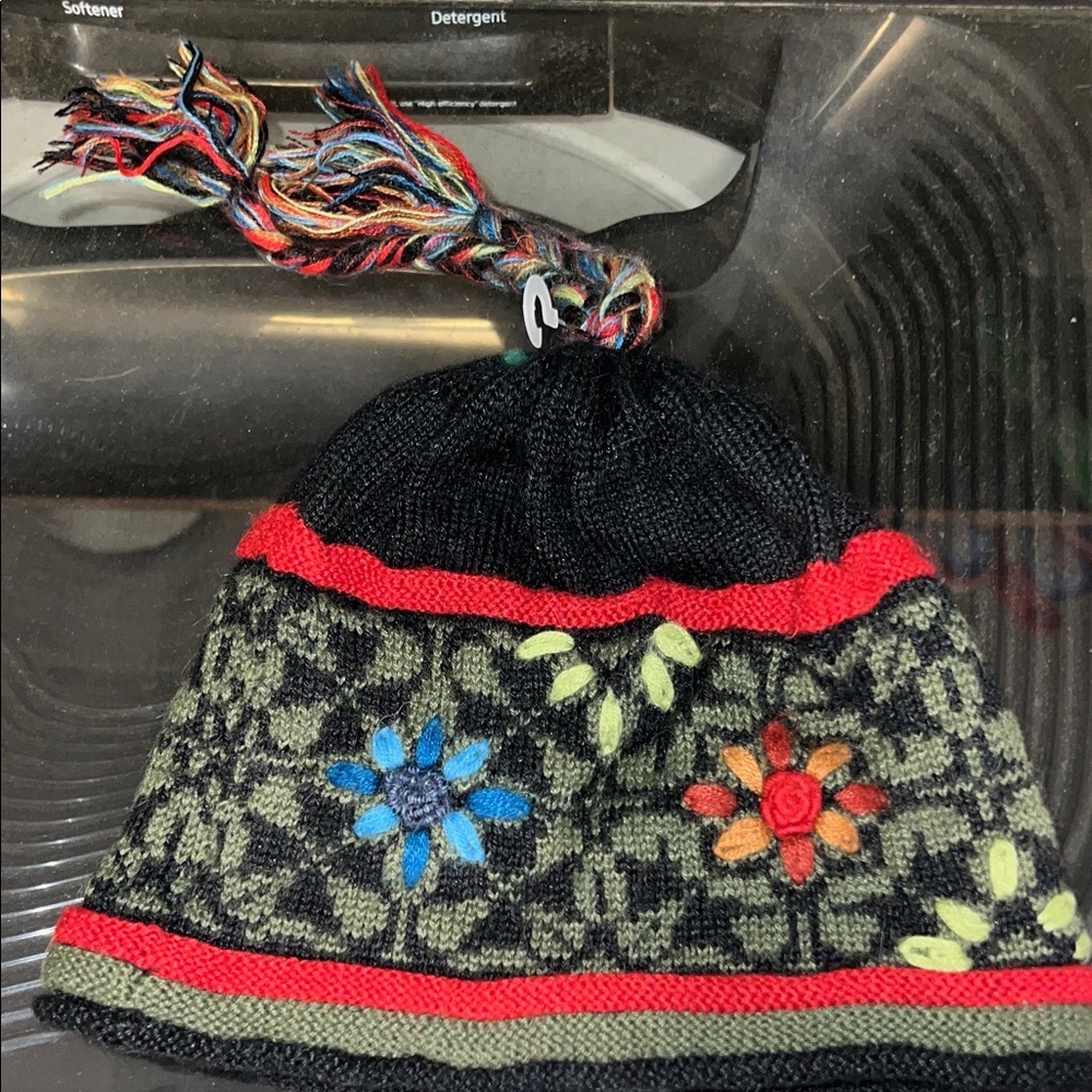 Colorful Knit Beanie with Floral Design Alpaca Woman’s